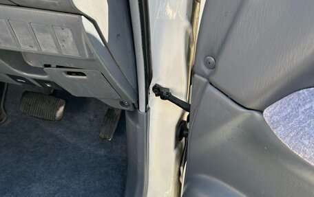 Toyota Land Cruiser Prado 90 рестайлинг, 2000 год, 1 800 000 рублей, 9 фотография