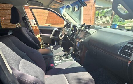 Toyota Land Cruiser Prado 150 рестайлинг 2, 2014 год, 3 120 000 рублей, 9 фотография