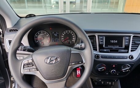 Hyundai Solaris II рестайлинг, 2021 год, 1 690 000 рублей, 8 фотография