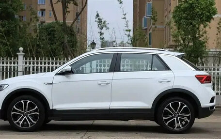 Volkswagen T-Roc I, 2022 год, 1 800 002 рублей, 4 фотография