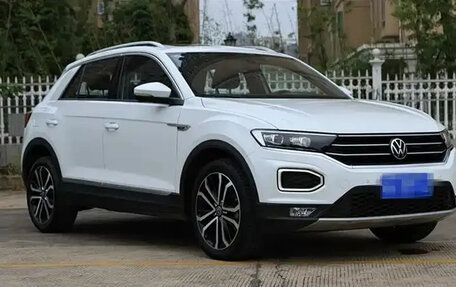 Volkswagen T-Roc I, 2022 год, 1 800 002 рублей, 3 фотография
