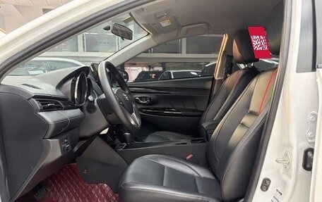Toyota Yaris XP150 рестайлинг, 2022 год, 1 197 009 рублей, 2 фотография