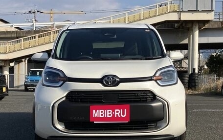 Toyota Sienta, 2023 год, 1 054 000 рублей, 2 фотография