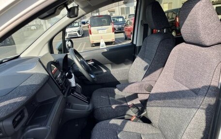 Toyota Sienta, 2023 год, 1 054 000 рублей, 15 фотография