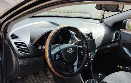 Hyundai Solaris II рестайлинг, 2016 год, 1 050 000 рублей, 2 фотография