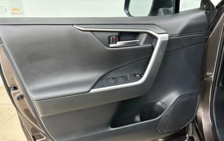Toyota RAV4, 2020 год, 3 200 000 рублей, 9 фотография