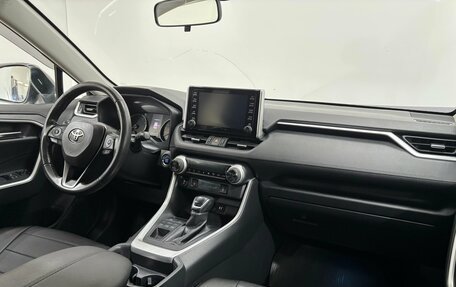 Toyota RAV4, 2020 год, 3 200 000 рублей, 15 фотография