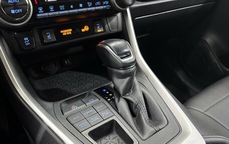Toyota RAV4, 2020 год, 3 200 000 рублей, 23 фотография