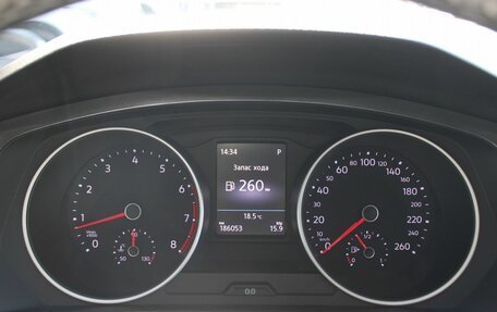 Volkswagen Tiguan II, 2018 год, 2 059 000 рублей, 14 фотография