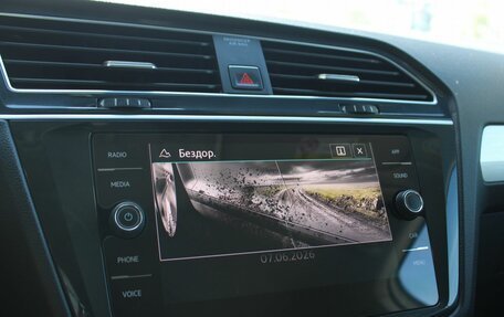 Volkswagen Tiguan II, 2018 год, 2 059 000 рублей, 24 фотография