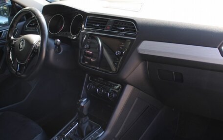 Volkswagen Tiguan II, 2018 год, 2 059 000 рублей, 30 фотография
