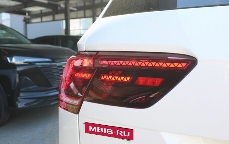 Volkswagen Tiguan II, 2018 год, 2 059 000 рублей, 40 фотография