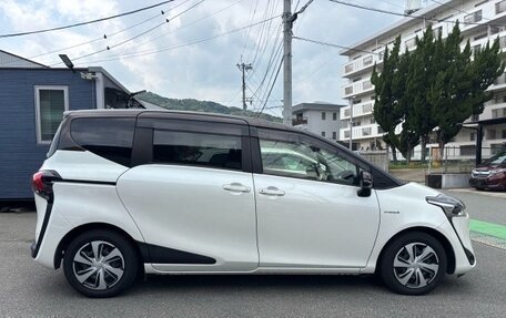 Toyota Sienta II, 2022 год, 1 037 000 рублей, 7 фотография
