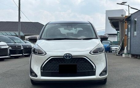 Toyota Sienta II, 2022 год, 1 037 000 рублей, 2 фотография