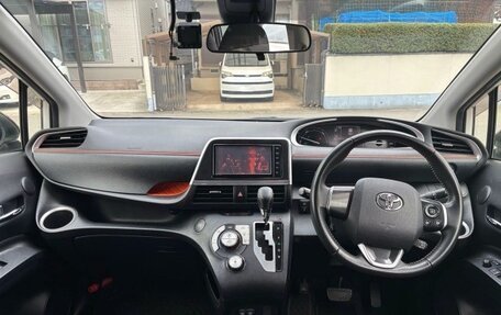 Toyota Sienta II, 2022 год, 1 037 000 рублей, 11 фотография