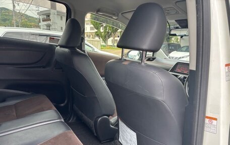 Toyota Sienta II, 2022 год, 1 037 000 рублей, 22 фотография