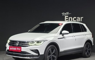 Volkswagen Tiguan II, 2021 год, 2 420 000 рублей, 1 фотография