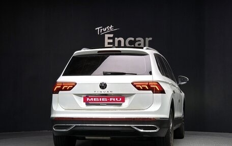 Volkswagen Tiguan II, 2022 год, 2 520 000 рублей, 4 фотография