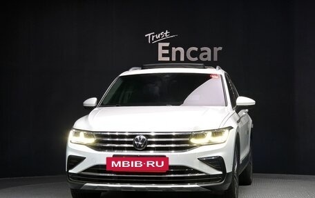 Volkswagen Tiguan II, 2022 год, 2 520 000 рублей, 3 фотография
