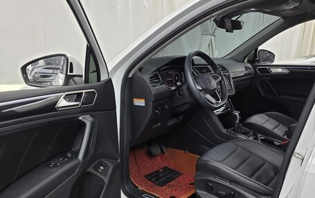 Volkswagen Tiguan II, 2022 год, 2 520 000 рублей, 10 фотография