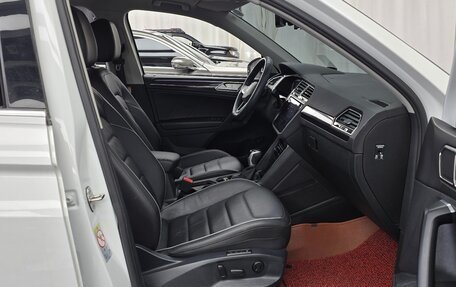 Volkswagen Tiguan II, 2022 год, 2 520 000 рублей, 11 фотография