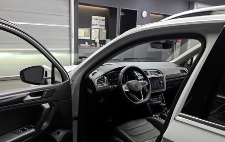 Volkswagen Tiguan II, 2021 год, 2 420 000 рублей, 10 фотография
