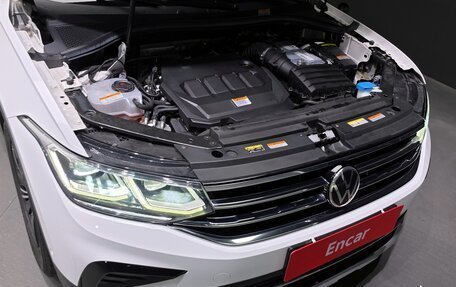 Volkswagen Tiguan II, 2021 год, 2 420 000 рублей, 6 фотография