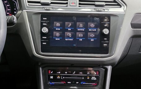 Volkswagen Tiguan II, 2021 год, 2 420 000 рублей, 17 фотография
