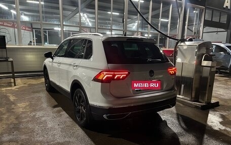 Volkswagen Tiguan II, 2021 год, 3 830 000 рублей, 4 фотография