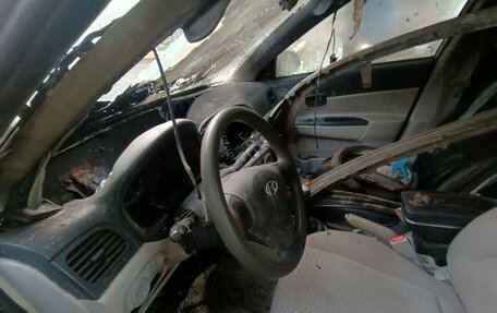 Hyundai Verna II, 2006 год, 100 000 рублей, 11 фотография