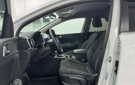 KIA Sportage IV рестайлинг, 2018 год, 2 099 000 рублей, 10 фотография