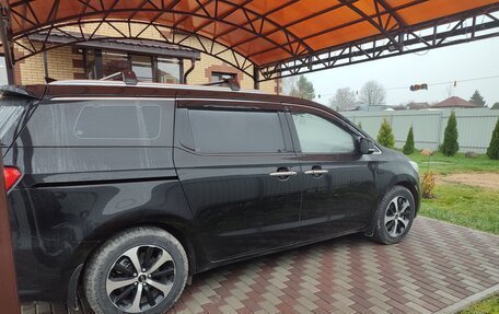 KIA Carnival III, 2018 год, 2 700 000 рублей, 3 фотография
