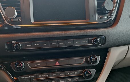 KIA Carnival III, 2018 год, 2 700 000 рублей, 5 фотография