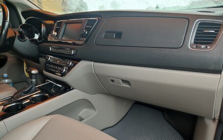 KIA Carnival III, 2018 год, 2 700 000 рублей, 19 фотография