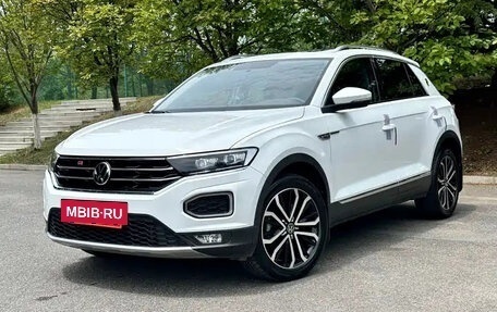 Volkswagen T-Roc I, 2022 год, 1 530 000 рублей, 3 фотография