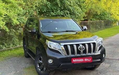 Toyota Land Cruiser Prado 150 рестайлинг 2, 2017 год, 4 200 000 рублей, 6 фотография