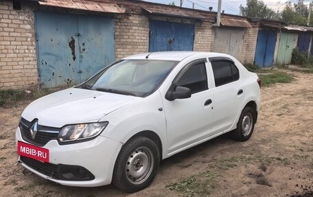 Renault Logan II, 2015 год, 200 000 рублей, 2 фотография