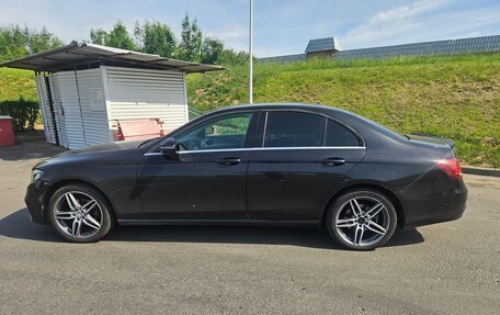 Mercedes-Benz E-Класс, 2019 год, 1 900 000 рублей, 2 фотография