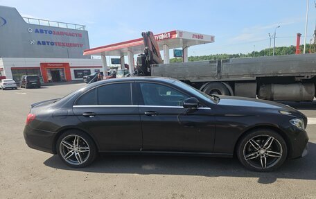 Mercedes-Benz E-Класс, 2019 год, 1 900 000 рублей, 3 фотография