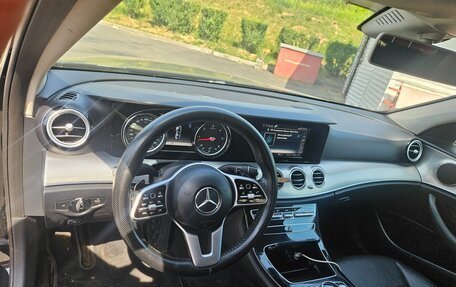 Mercedes-Benz E-Класс, 2019 год, 1 900 000 рублей, 6 фотография