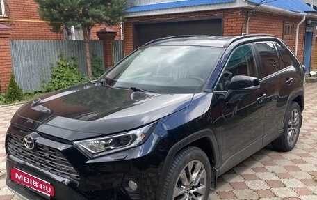 Toyota RAV4, 2021 год, 3 700 000 рублей, 2 фотография