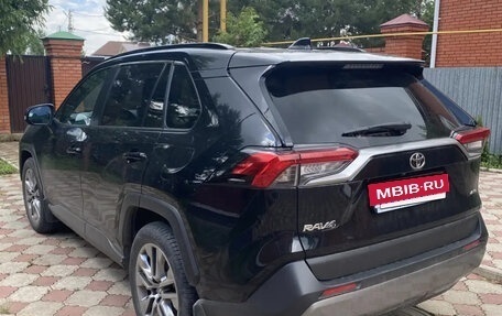Toyota RAV4, 2021 год, 3 700 000 рублей, 5 фотография