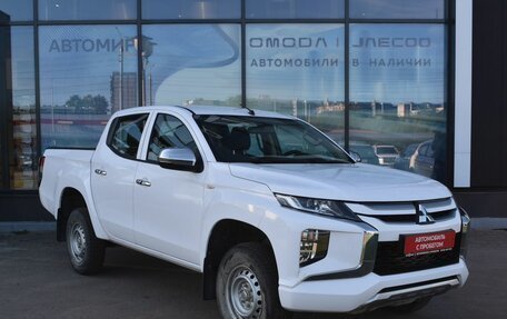 Mitsubishi L200 IV рестайлинг, 2021 год, 2 185 000 рублей, 3 фотография