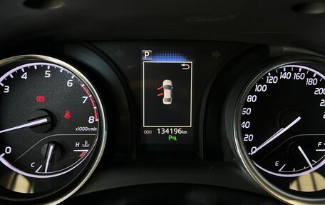 Toyota Camry, 2018 год, 2 550 000 рублей, 10 фотография