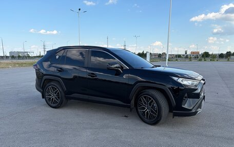 Toyota RAV4, 2020 год, 2 930 000 рублей, 4 фотография
