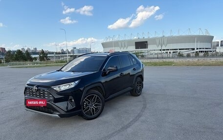 Toyota RAV4, 2020 год, 2 930 000 рублей, 2 фотография