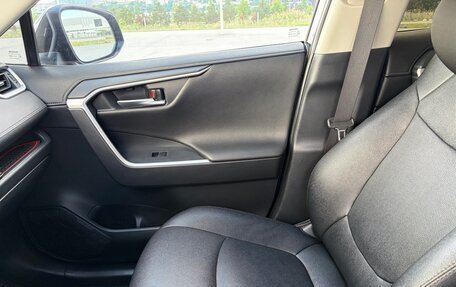 Toyota RAV4, 2020 год, 2 930 000 рублей, 15 фотография