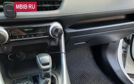 Toyota RAV4, 2021 год, 3 200 000 рублей, 9 фотография