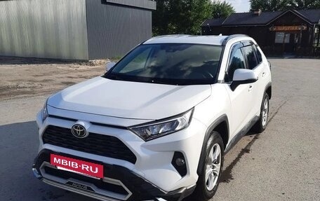 Toyota RAV4, 2021 год, 3 200 000 рублей, 3 фотография