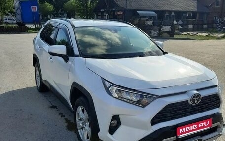 Toyota RAV4, 2021 год, 3 200 000 рублей, 2 фотография